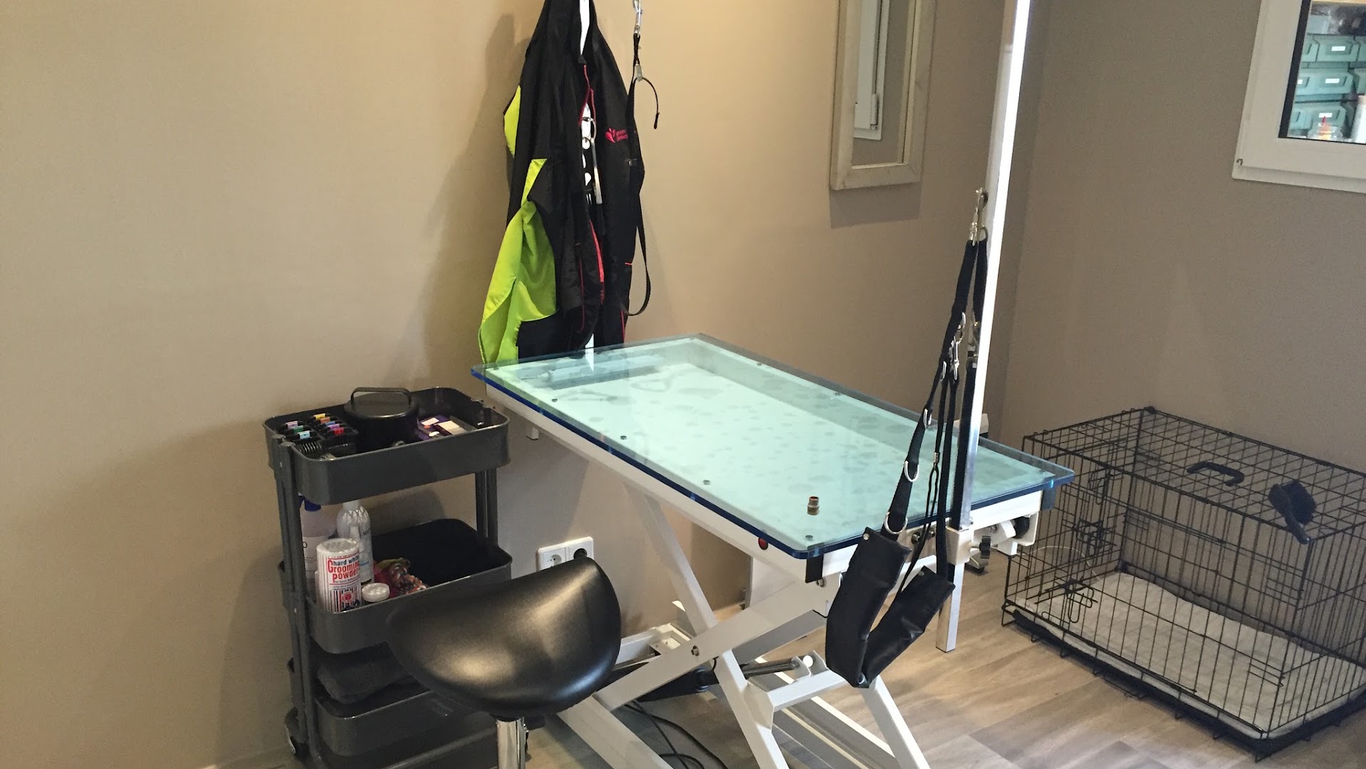 De trimtafel en werkplek in de salon van Knip & Knap Hondentrimsalon